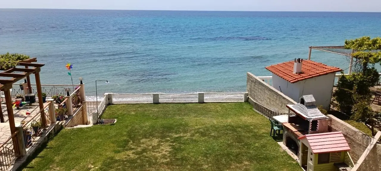 C&C Apartamente In Halkidiki Mola Kalyva