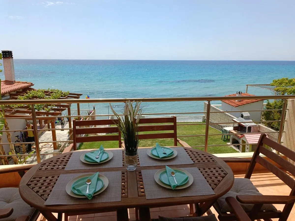 C&C Apartamente In Halkidiki Mola Kalyva
